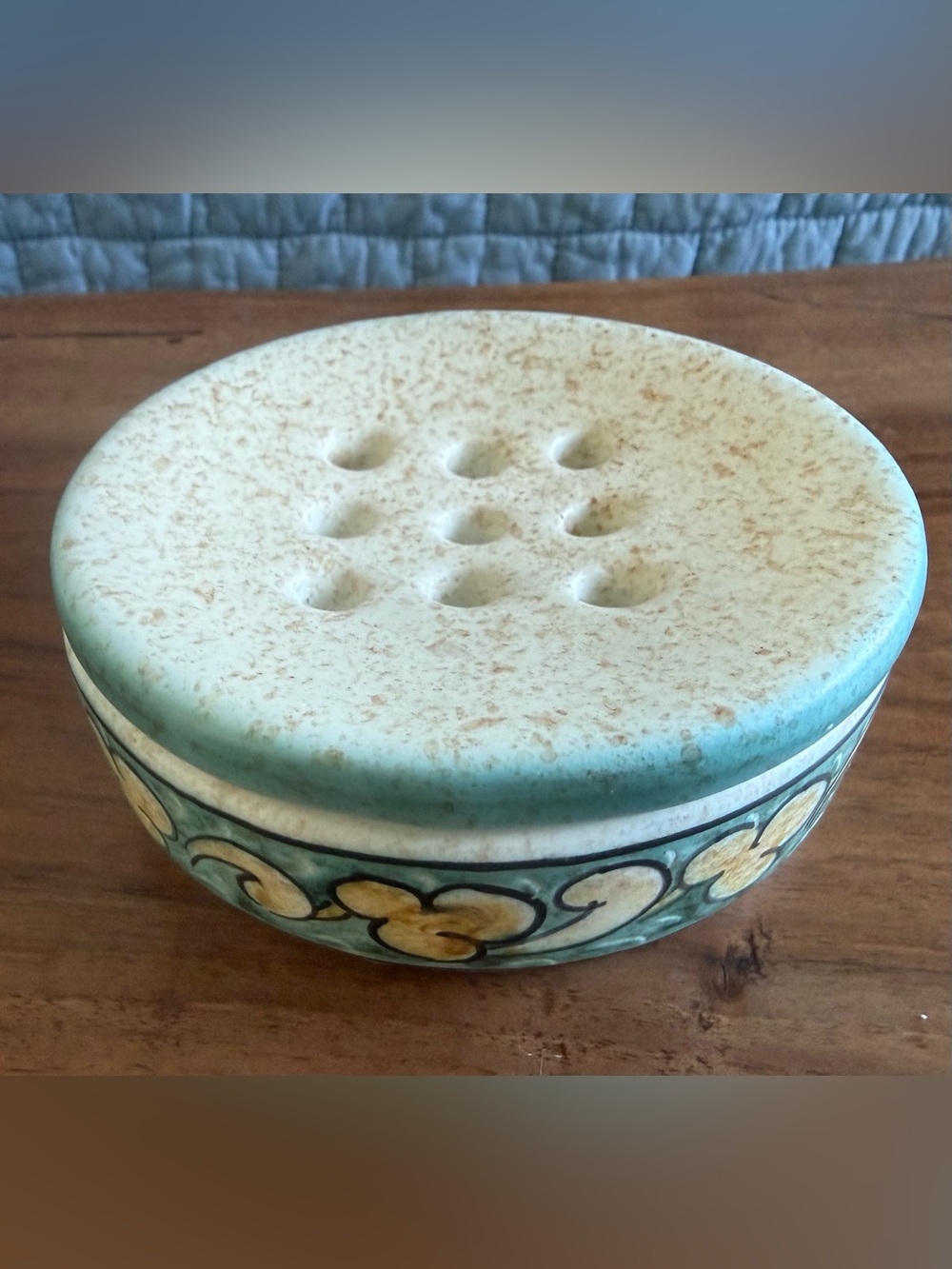 Hand-Painted Italian Floral Ceramic Soap Dish in Cream and Green